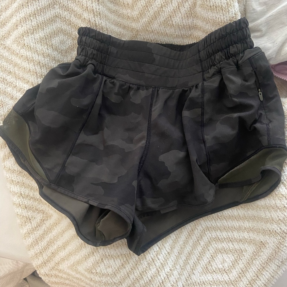 Lululemon hotty hot short 2.5”